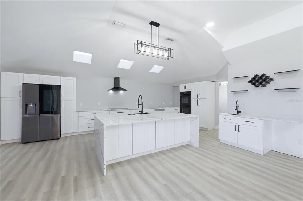 For Sale: $1,999,900 (4 beds, 2 baths, 2537 Square Feet)