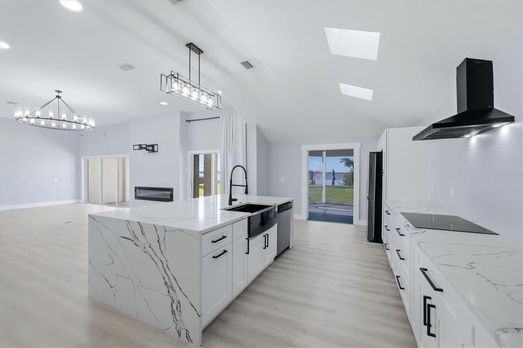 For Sale: $1,999,900 (4 beds, 2 baths, 2537 Square Feet)