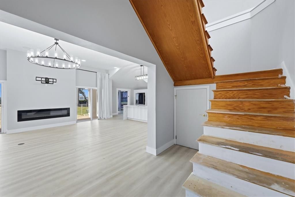 For Sale: $1,999,900 (4 beds, 2 baths, 2537 Square Feet)