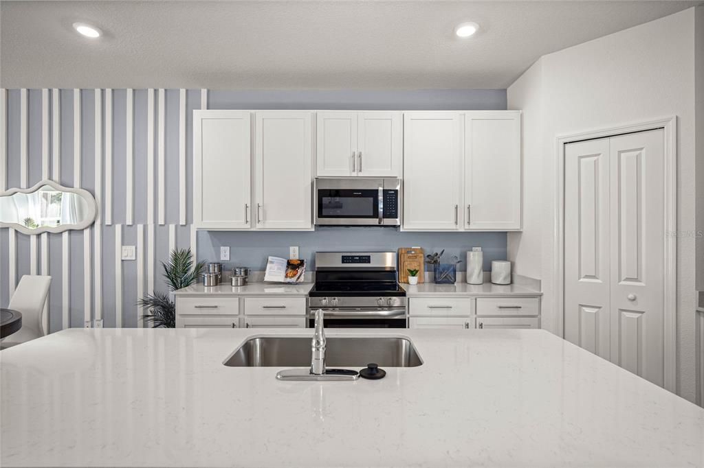 Activo con contrato: $269,990 (3 camas, 2 baños, 1765 Pies cuadrados)