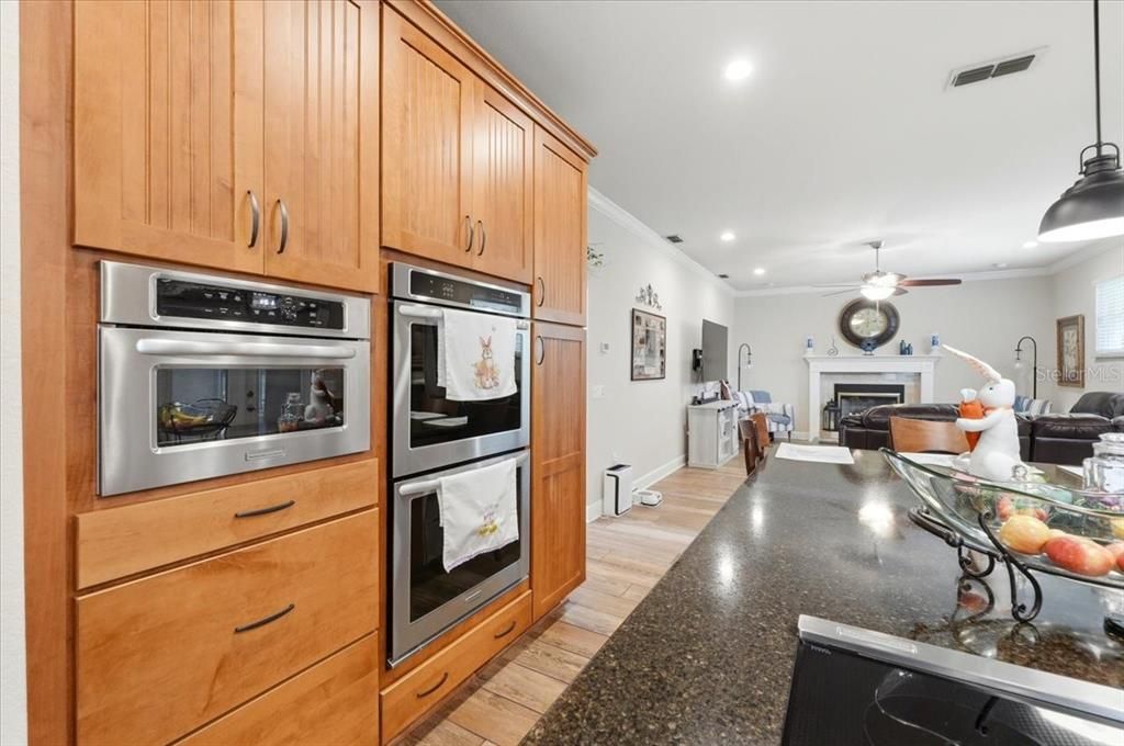 For Sale: $785,000 (3 beds, 3 baths, 2578 Square Feet)