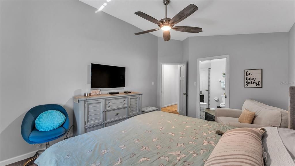 Activo con contrato: $319,900 (2 camas, 2 baños, 1484 Pies cuadrados)