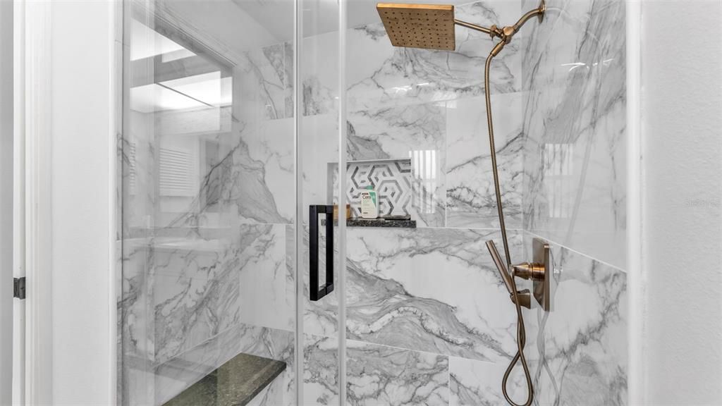 Activo con contrato: $319,900 (2 camas, 2 baños, 1484 Pies cuadrados)