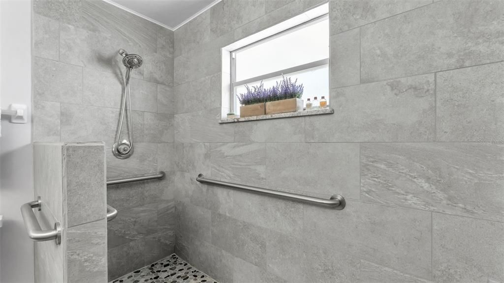 Activo con contrato: $319,900 (2 camas, 2 baños, 1484 Pies cuadrados)