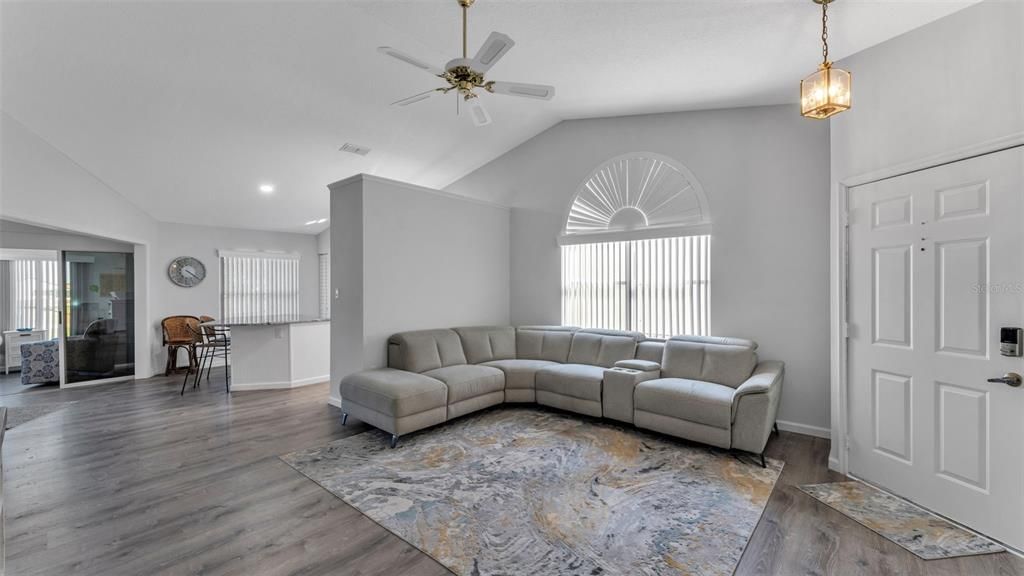 Activo con contrato: $319,900 (2 camas, 2 baños, 1484 Pies cuadrados)