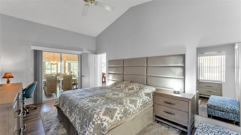 Activo con contrato: $319,900 (2 camas, 2 baños, 1484 Pies cuadrados)