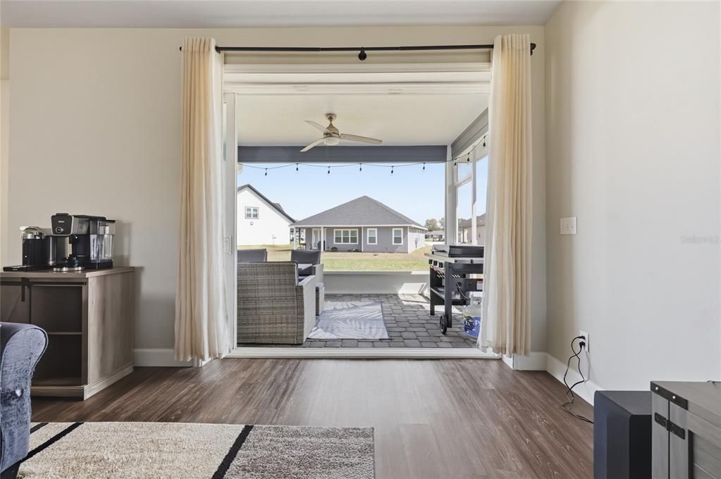 Active With Contract: $379,900 (3 beds, 2 baths, 1726 Square Feet)
