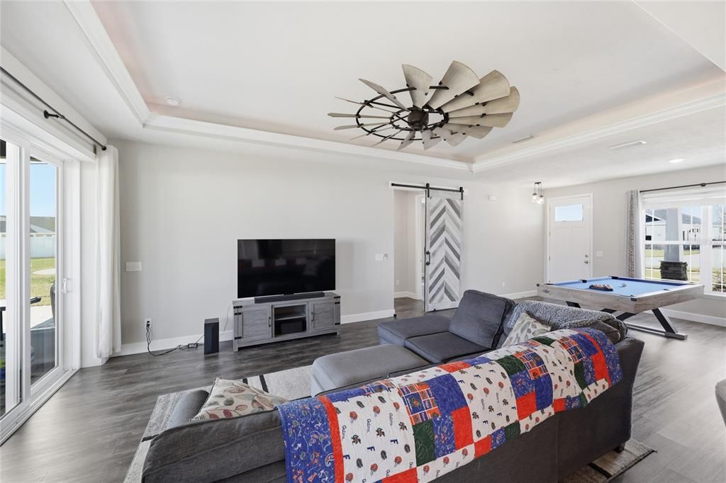 Active With Contract: $379,900 (3 beds, 2 baths, 1726 Square Feet)