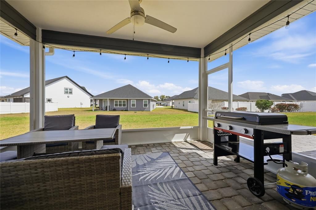 Active With Contract: $379,900 (3 beds, 2 baths, 1726 Square Feet)