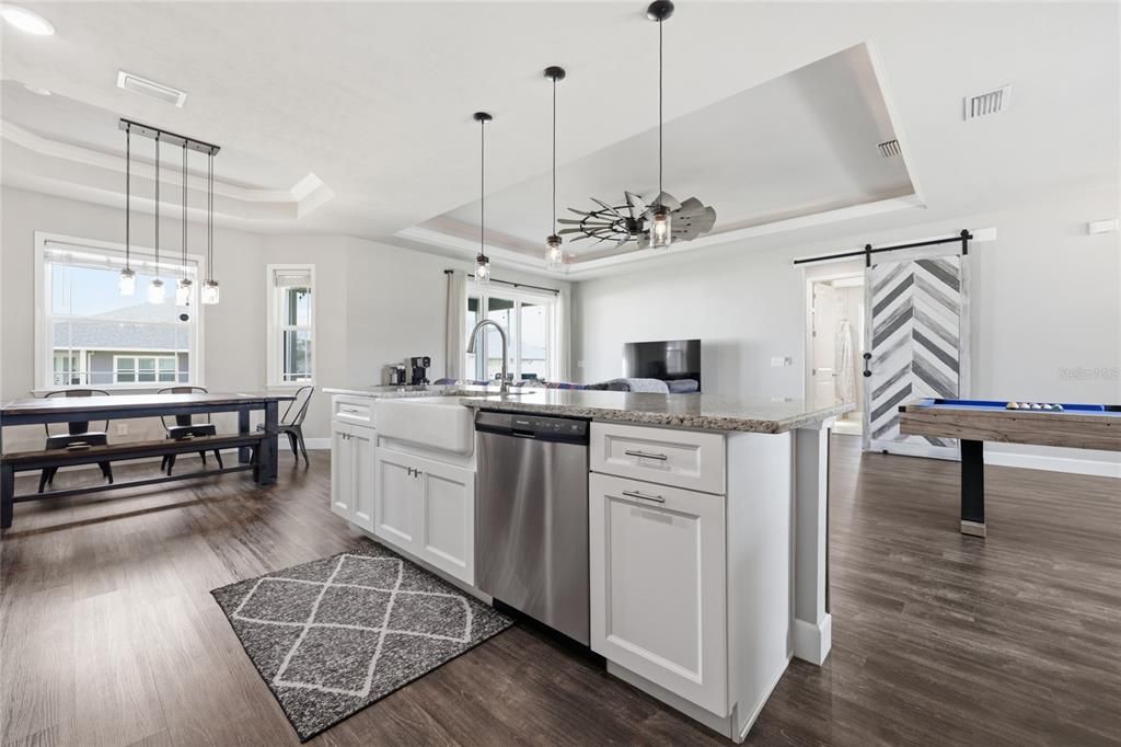 Active With Contract: $379,900 (3 beds, 2 baths, 1726 Square Feet)