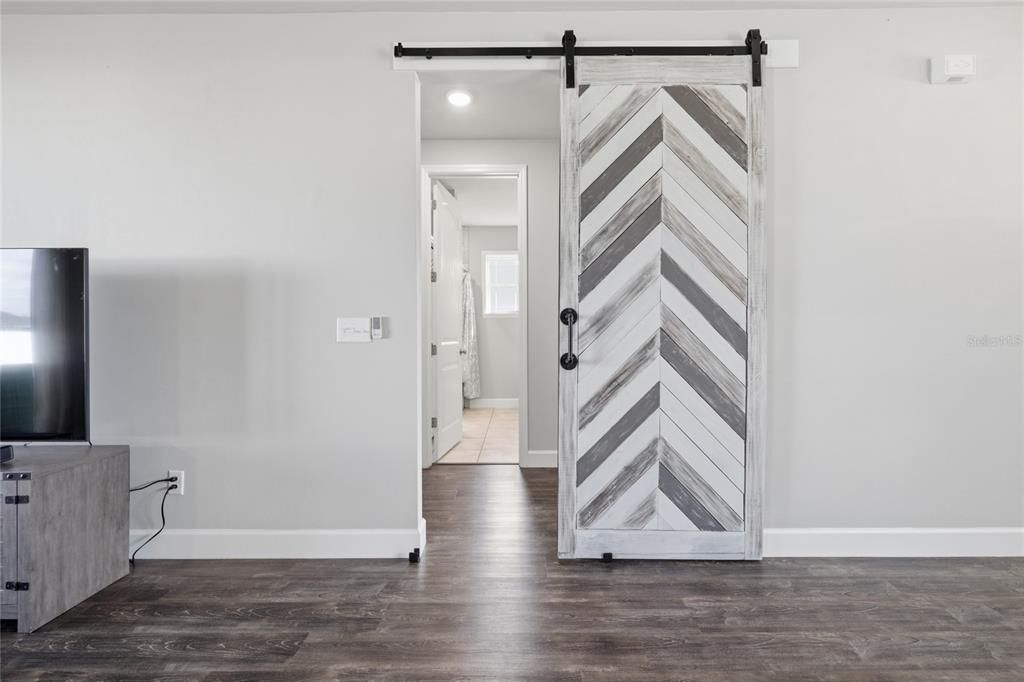 Active With Contract: $379,900 (3 beds, 2 baths, 1726 Square Feet)