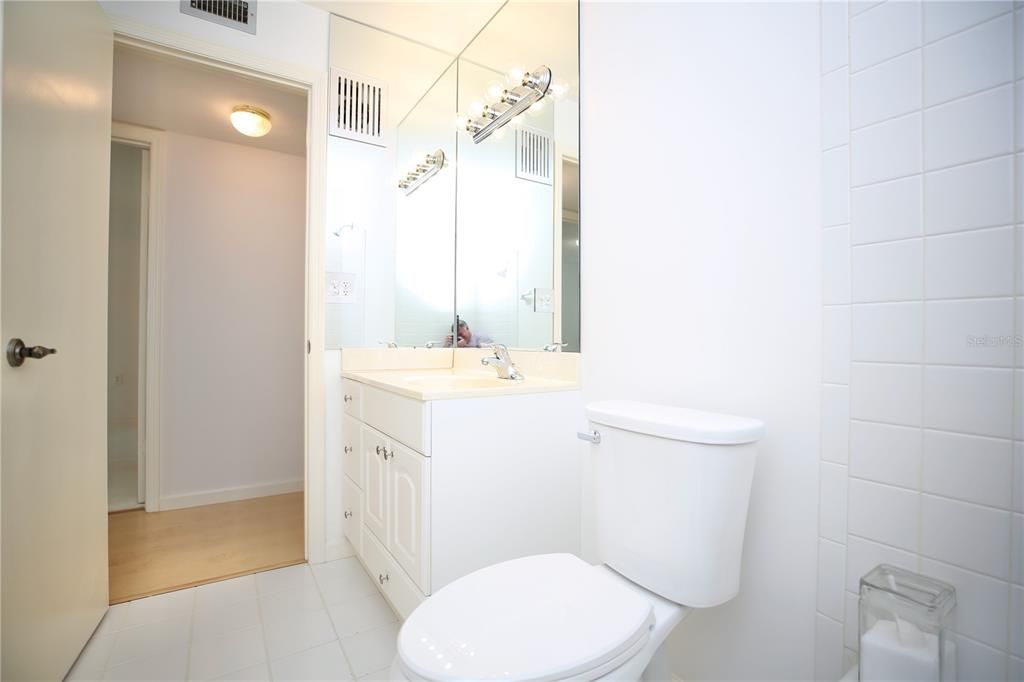 Active With Contract: $199,000 (2 beds, 2 baths, 1075 Square Feet)