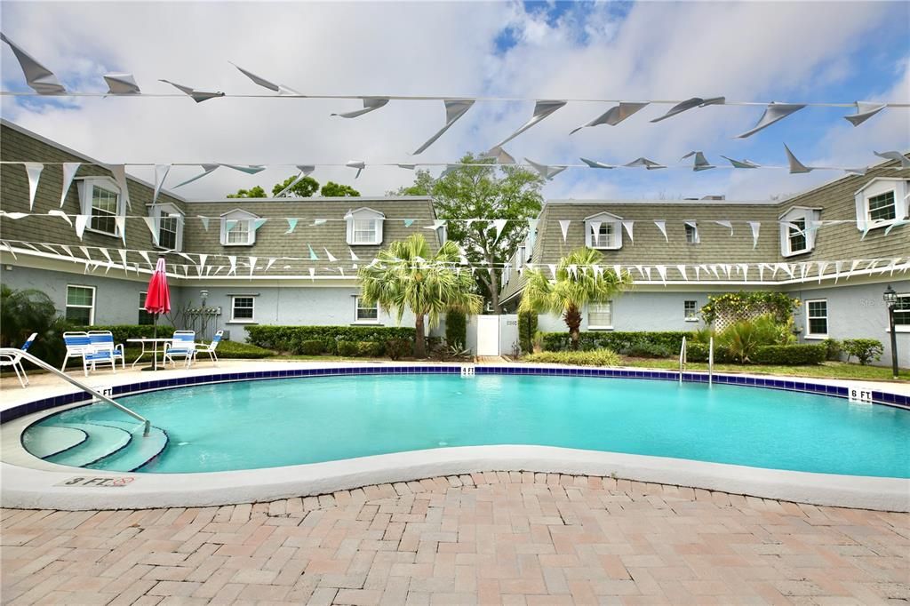 Active With Contract: $199,000 (2 beds, 2 baths, 1075 Square Feet)