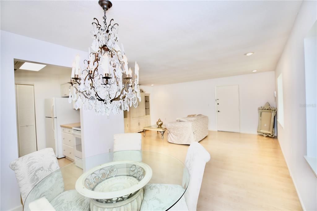 Active With Contract: $199,000 (2 beds, 2 baths, 1075 Square Feet)