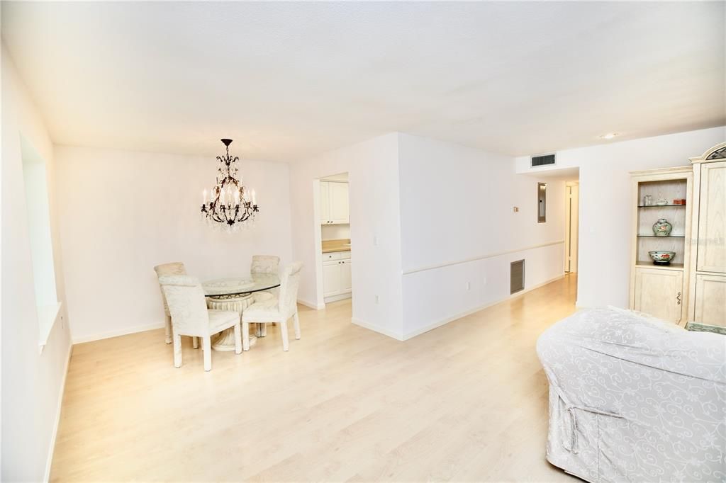 Active With Contract: $199,000 (2 beds, 2 baths, 1075 Square Feet)
