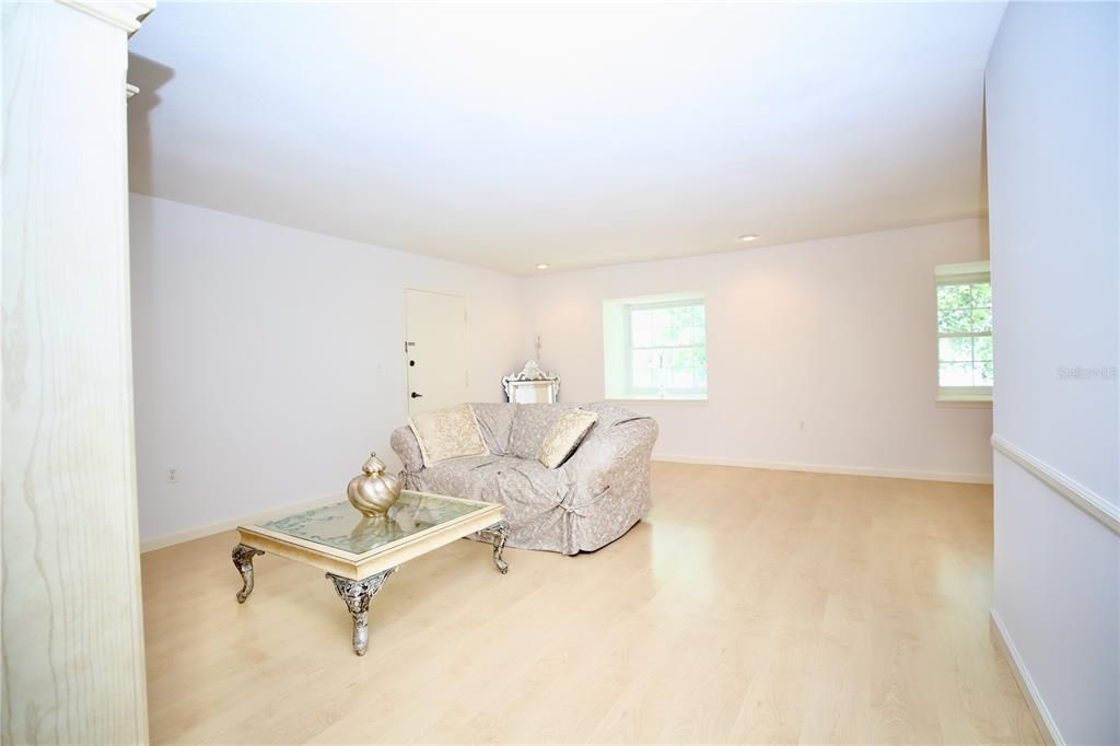 Active With Contract: $199,000 (2 beds, 2 baths, 1075 Square Feet)