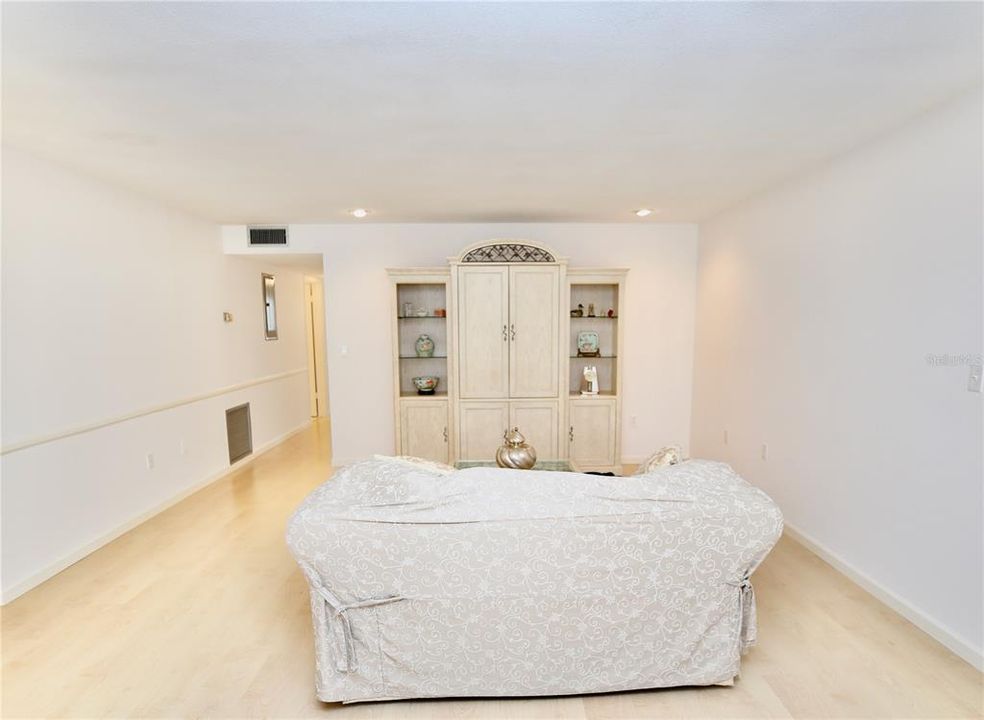Active With Contract: $199,000 (2 beds, 2 baths, 1075 Square Feet)