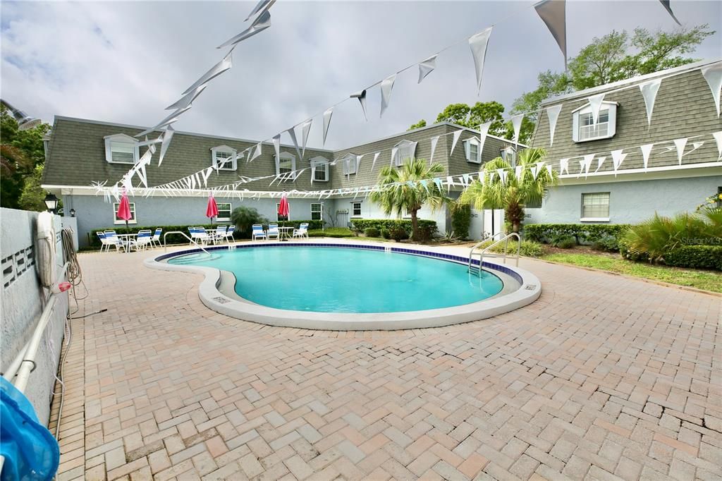 Active With Contract: $199,000 (2 beds, 2 baths, 1075 Square Feet)