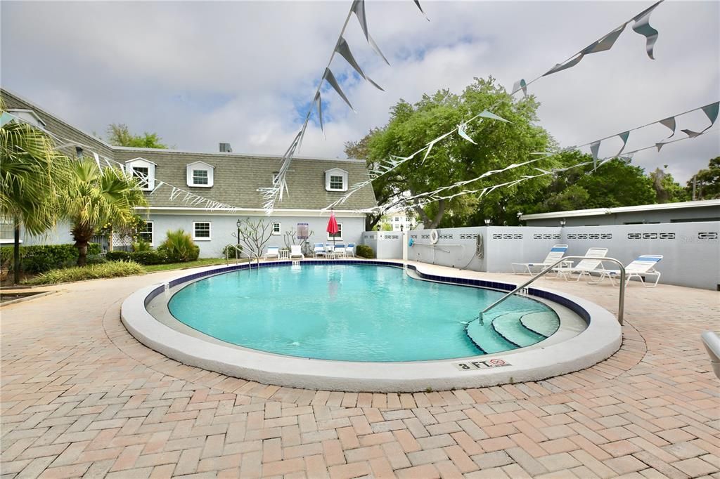 Active With Contract: $199,000 (2 beds, 2 baths, 1075 Square Feet)