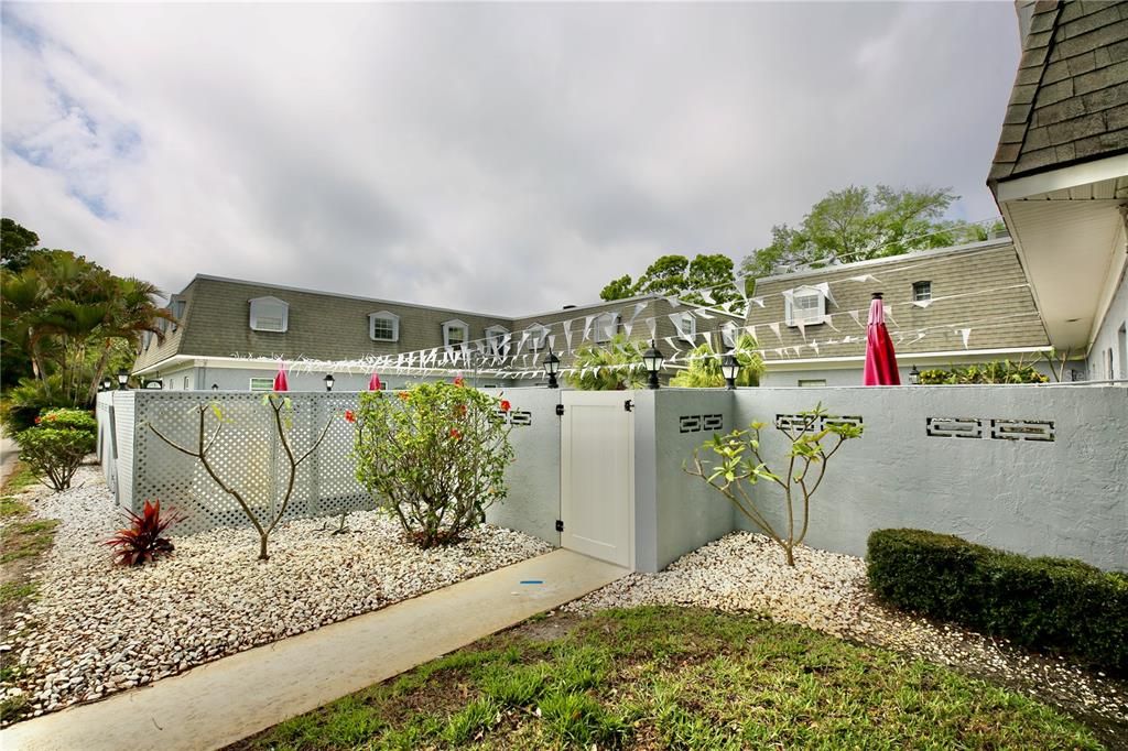Active With Contract: $199,000 (2 beds, 2 baths, 1075 Square Feet)