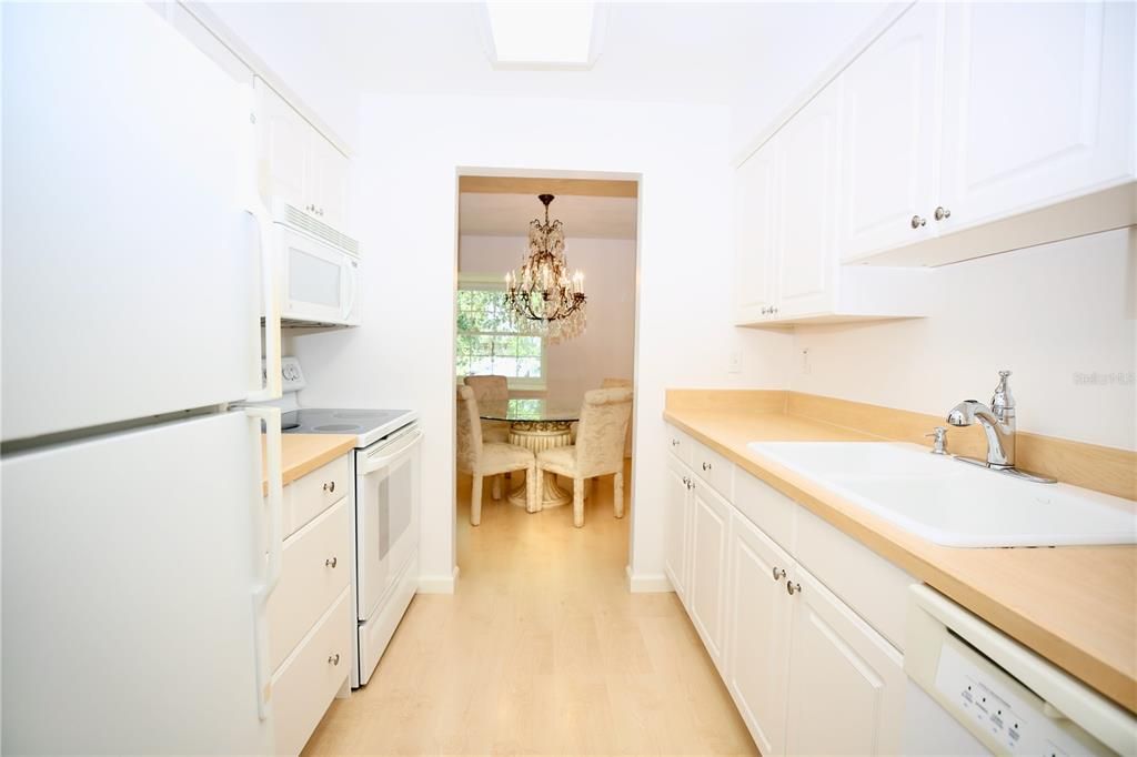 Active With Contract: $199,000 (2 beds, 2 baths, 1075 Square Feet)
