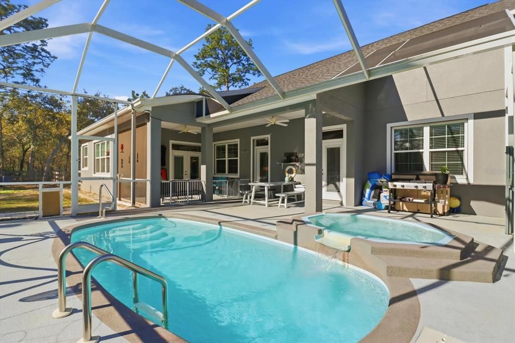 Active With Contract: $494,900 (3 beds, 2 baths, 1650 Square Feet)