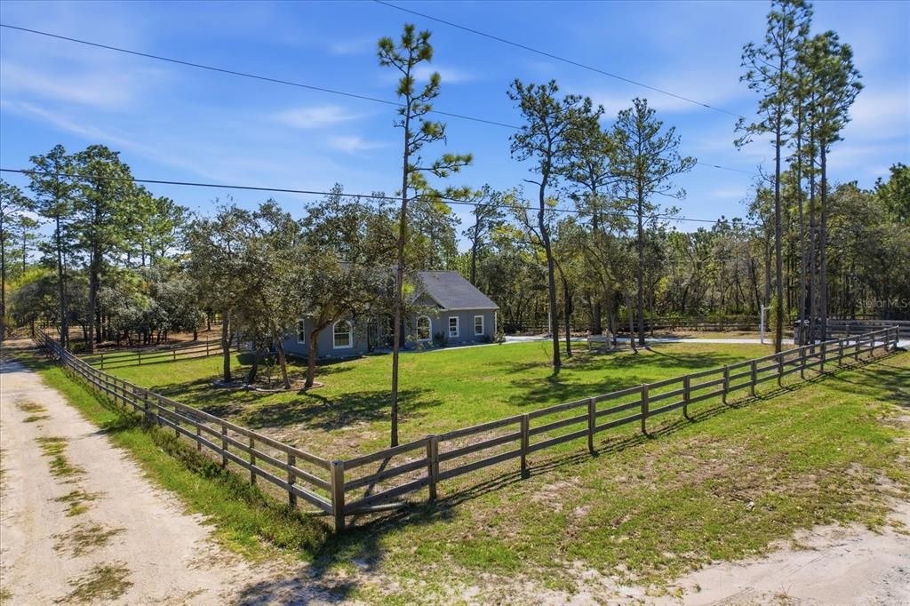 Active With Contract: $494,900 (3 beds, 2 baths, 1650 Square Feet)