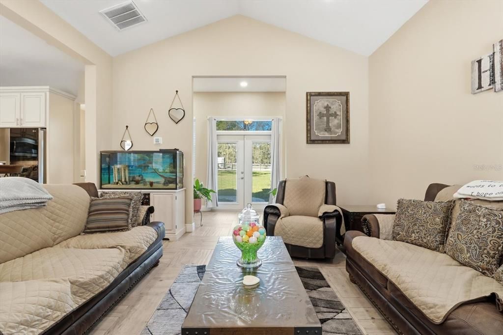 Active With Contract: $494,900 (3 beds, 2 baths, 1650 Square Feet)