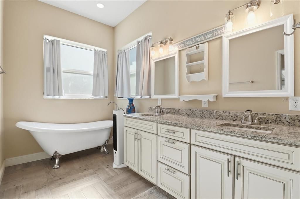 Active With Contract: $494,900 (3 beds, 2 baths, 1650 Square Feet)