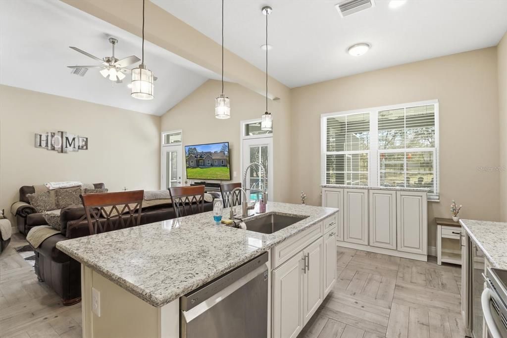 Active With Contract: $494,900 (3 beds, 2 baths, 1650 Square Feet)