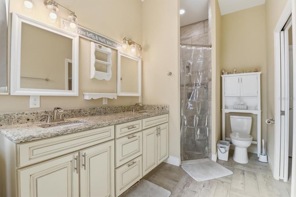 Active With Contract: $494,900 (3 beds, 2 baths, 1650 Square Feet)