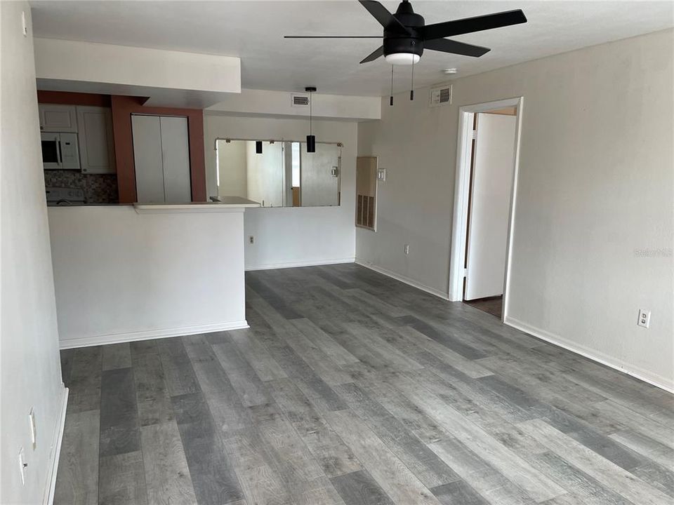 En Venta: $168,000 (2 camas, 2 baños, 937 Pies cuadrados)
