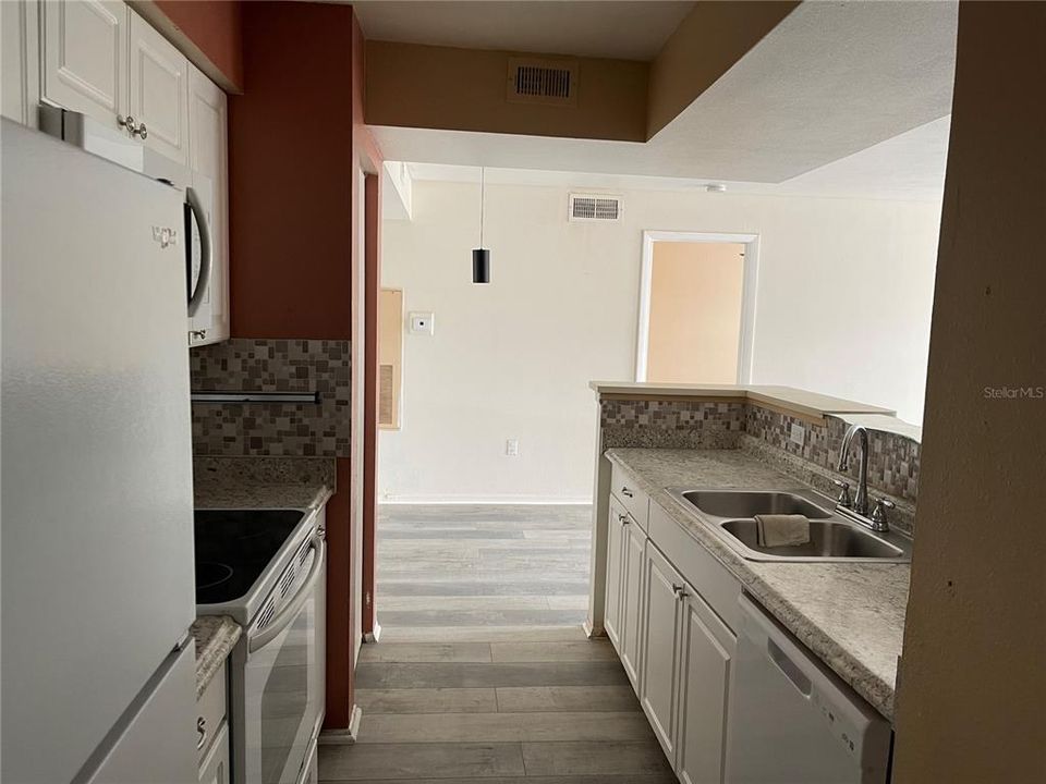 En Venta: $168,000 (2 camas, 2 baños, 937 Pies cuadrados)