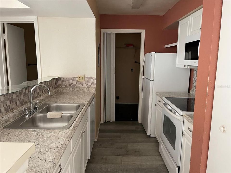 En Venta: $168,000 (2 camas, 2 baños, 937 Pies cuadrados)