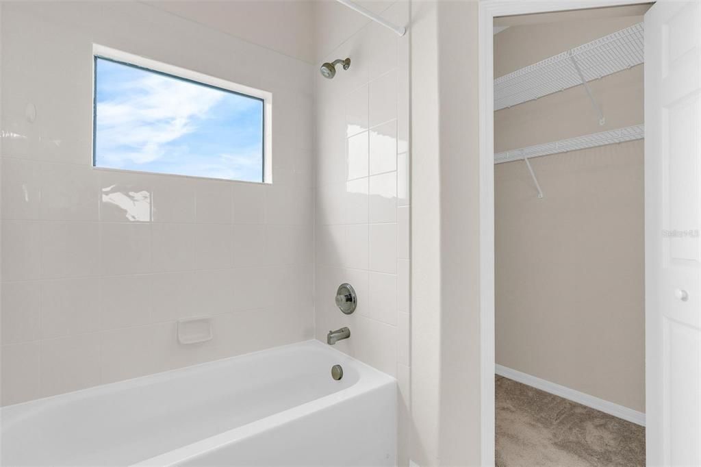 Active With Contract: $304,500 (2 beds, 2 baths, 1273 Square Feet)