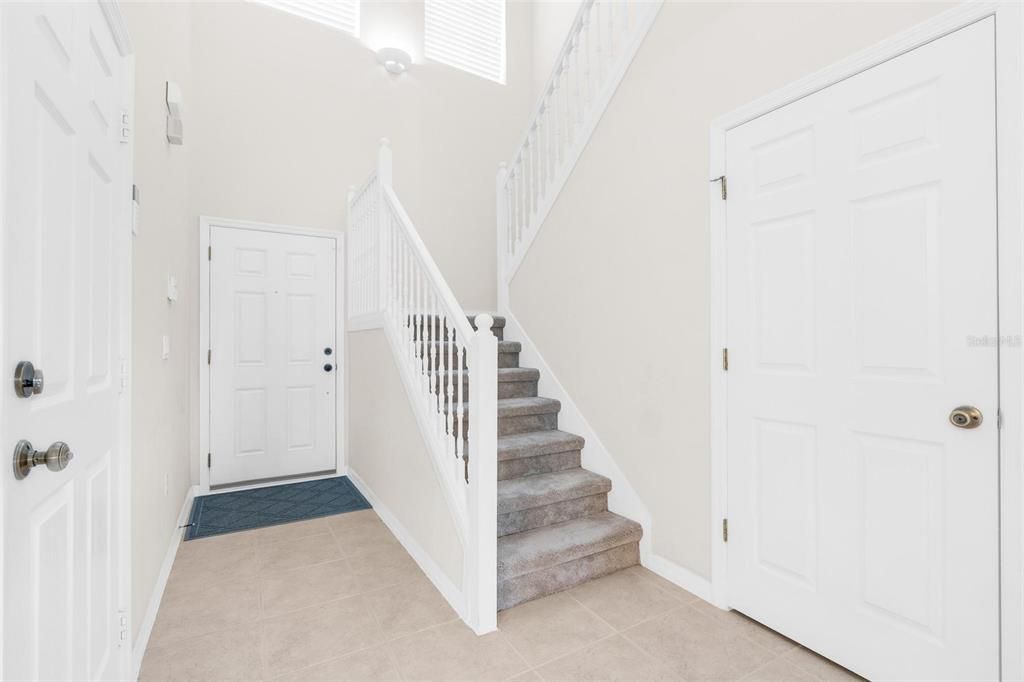 Active With Contract: $304,500 (2 beds, 2 baths, 1273 Square Feet)