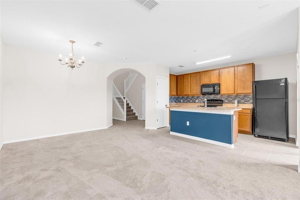 Active With Contract: $304,500 (2 beds, 2 baths, 1273 Square Feet)