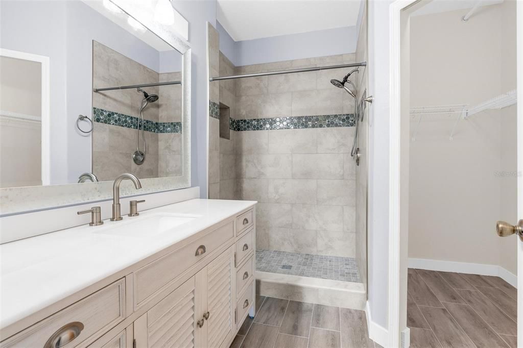 Active With Contract: $304,500 (2 beds, 2 baths, 1273 Square Feet)