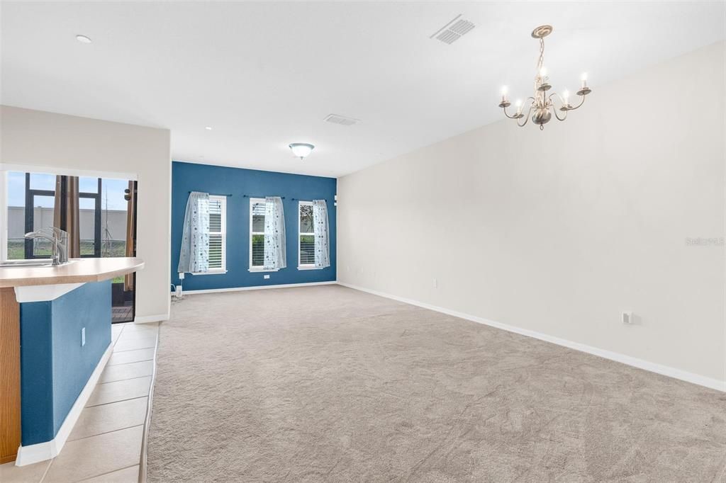 Active With Contract: $304,500 (2 beds, 2 baths, 1273 Square Feet)