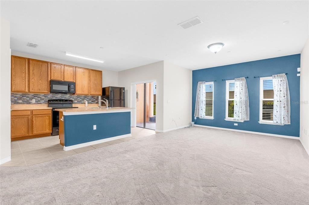 Active With Contract: $304,500 (2 beds, 2 baths, 1273 Square Feet)