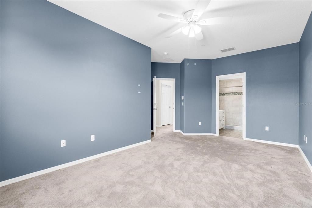 Active With Contract: $304,500 (2 beds, 2 baths, 1273 Square Feet)