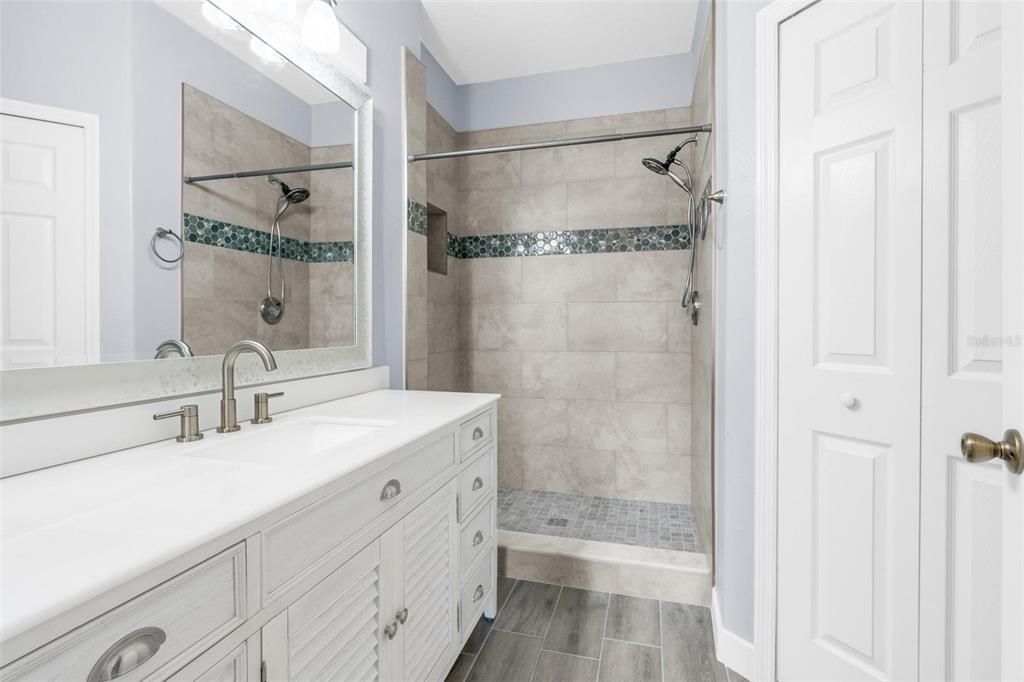 Active With Contract: $304,500 (2 beds, 2 baths, 1273 Square Feet)