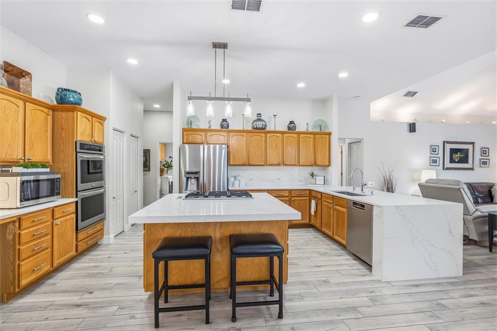En Venta: $675,000 (4 camas, 3 baños, 3134 Pies cuadrados)