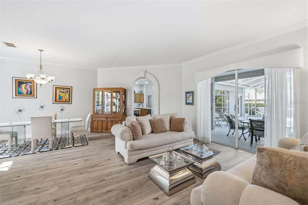 En Venta: $675,000 (4 camas, 3 baños, 3134 Pies cuadrados)
