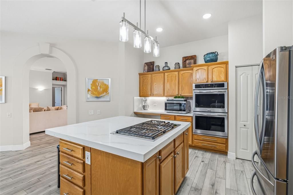 En Venta: $675,000 (4 camas, 3 baños, 3134 Pies cuadrados)