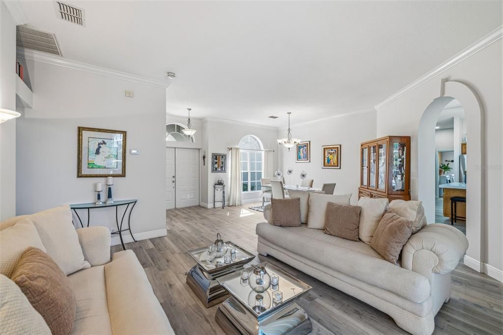 En Venta: $675,000 (4 camas, 3 baños, 3134 Pies cuadrados)