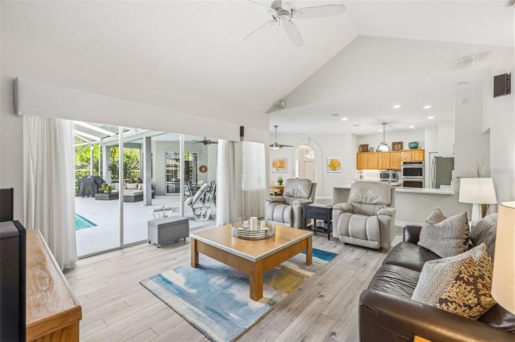 En Venta: $675,000 (4 camas, 3 baños, 3134 Pies cuadrados)