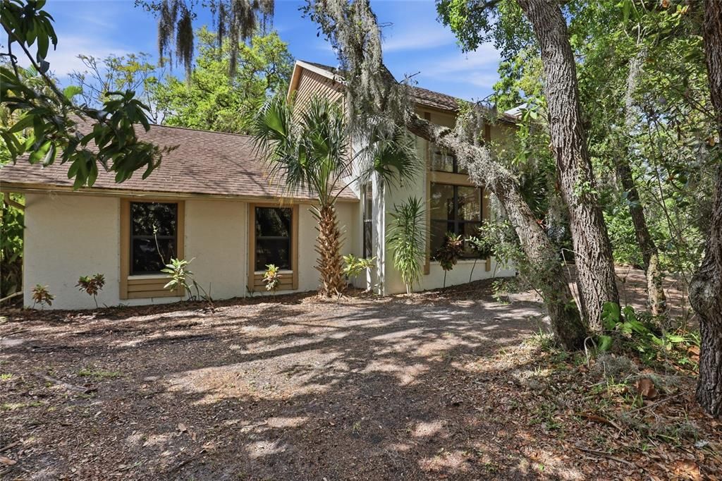 For Sale: $1,570,000 (4 beds, 2 baths, 2126 Square Feet)