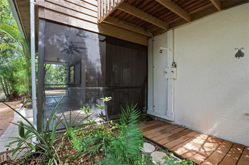 For Sale: $1,570,000 (4 beds, 2 baths, 2126 Square Feet)