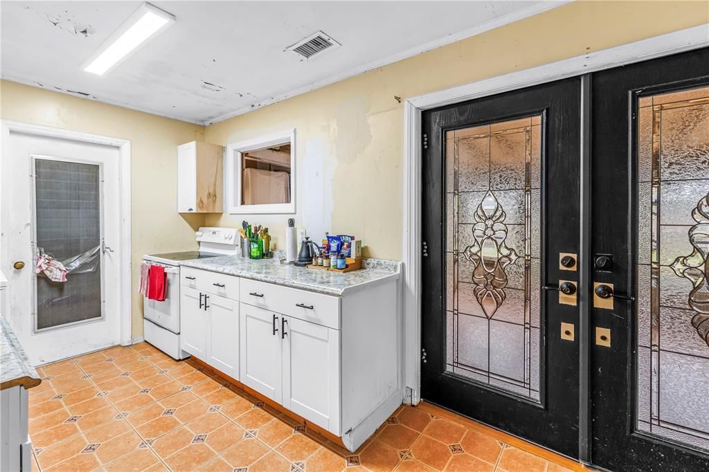 Под контрактом: $355,000 (2 спален, 1 ванн, 846 Квадратных фут)